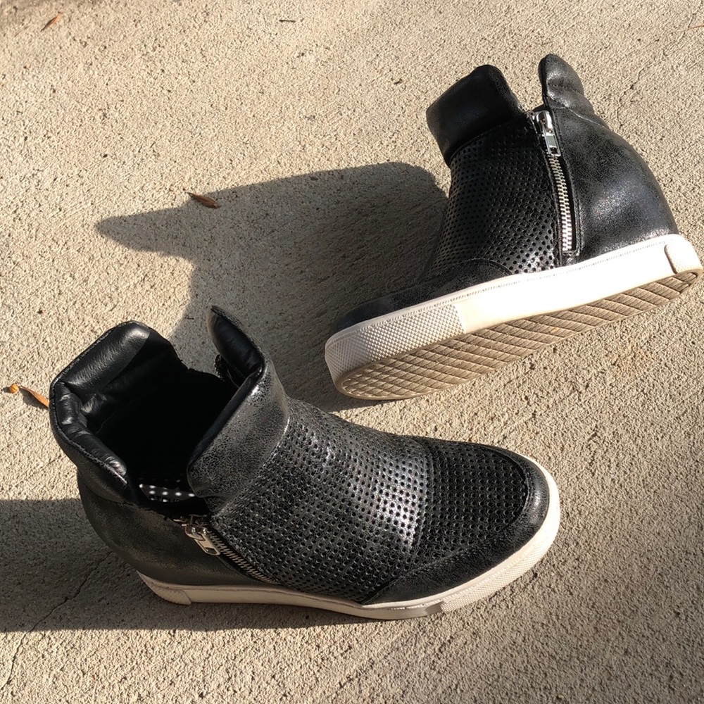 👢size 6- Black , Steve Madden-Sneaker Boot-$25